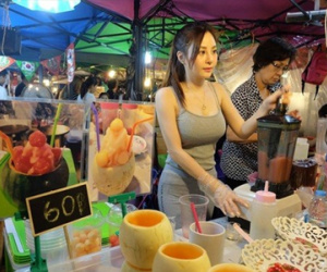 Nàng "Tây Thi trái cây" gây sốt cộng đồng mạng Thái Lan vì quá xinh đẹp, quyến rũ