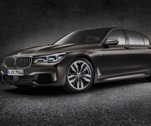 Siêu xe sang thể thao BMW M760i xDrive “chốt giá” 3,4 tỷ