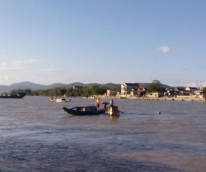 Tìm thấy thi thể cháu bé rơi xuống sông Gianh