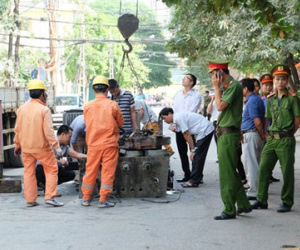 Công an khám nghiệm bốt điện nổ khiến 5 người thương vong ở Hà Đông