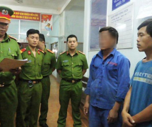 Bắt hai cán bộ đô thị nhận tiền “làm ngơ” cho xây nhà trái phép