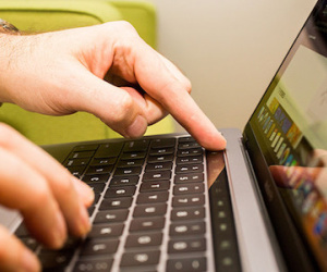 MacBook Pro mới tốt, nhưng giá còn quá "chát"