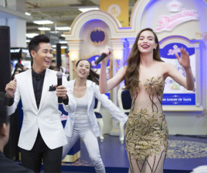 MC Nguyên Khang và Hà Hồ nhảy tưng bừng