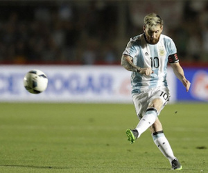 Ronaldo thua Messi về chất lượng sút phạt ba mùa gần nhất