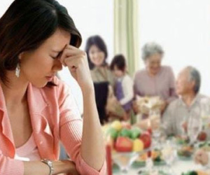 Tôi còng lưng đi làm nuôi cả nhà chồng ăn bám