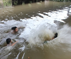 3 nữ sinh chết đuối khi tắm sông sau giờ học