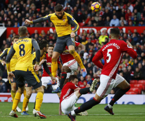 Giroud cướp chiến thắng từ tay Man Utd