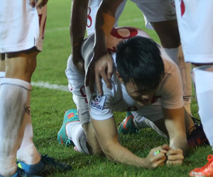 Công Vinh bật khóc khi ghi bàn thắng thứ 50 cho ĐT Việt Nam