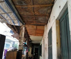Rùng mình sống tại khu tập thể “cót ép” chờ sập ngay giữa Hà Nội