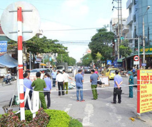 2 nhóm truy sát, 1 thanh niên bị chém tử vong