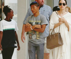 Angelina Jolie không giữ lời hứa đưa Pax Thiên trở về thăm Việt Nam