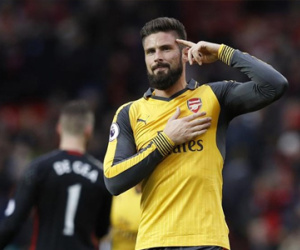 Giroud phá kỷ lục của Nicklas Bendtner