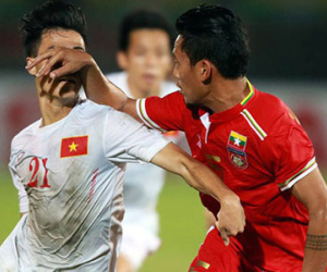 Myanmar đánh nguội, kẹp cổ, chơi xấu đội tuyển Việt Nam như thế này đây