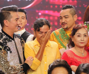 "Soái ca" khiến Mr. Đàm khóc từng bán vé số, làm thợ hồ