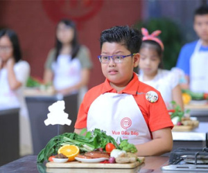 Thí sinh Vua đầu bếp nhí hét toáng khi nhìn thấy lươn