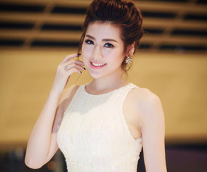 Á hậu Tú Anh: "Đã quen với việc quê mặt trong nhiều lần không đủ tiền trả cho một bữa ăn".