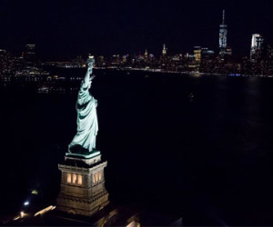 Bộ ảnh New York đêm siêu trăng từ trực thăng không cửa