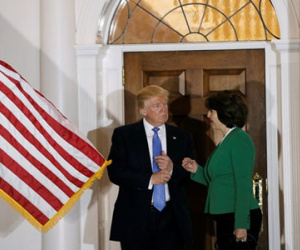 Donald Trump bị tố mời báo chí đến họp kín rồi quát nạt