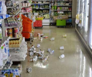 Nhật Bản: Người dân vội vàng di tản, giới chức trách lo lắng về sóng thần sau động đất