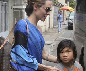 Rộ tin mẹ ruột của Pax Thiên muốn Angelina Jolie trả lại con
