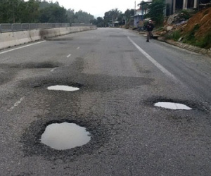 Đường 2.700 tỷ vừa xong đã nứt, vá