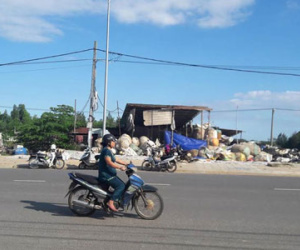 Một phụ nữ bị máy nghiền phế liệu cắt đứt 2 chân