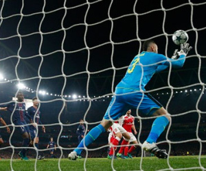 Arsenal lỡ cơ hội chiếm đỉnh bảng vì bàn phản lưới