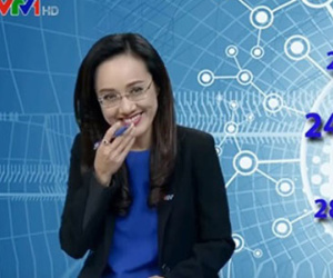 BTV Hoài Anh bật cười khi đang dẫn "Thời sự"