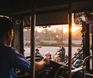 Những chuyến xe buýt tinh mơ thường nhật ở Sài Gòn