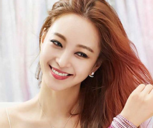 Phụ nữ sinh tháng này giàu có tột đỉnh, tiền vào tới tấp năm Đinh Dậu 2017