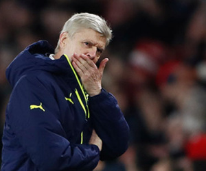 Wenger trách móc học trò sau khi đánh rơi chiến thắng trước PSG