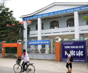Gần 20 học sinh TP HCM nghi ngộ độc do uống sữa miễn phí