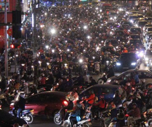 Hà Nội tắc đường khắp nơi ngày Black Friday