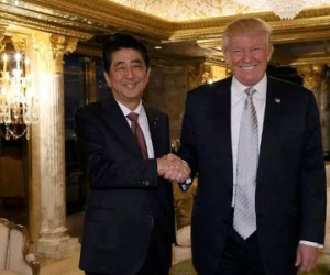 Thủ tướng Nhật tặng ông Trump món quà Trung Quốc