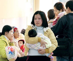 Trời lạnh đột ngột, trẻ nhập viện tăng