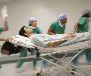 Bác sĩ nam khoa kể chuyện tai nạn chăn gối