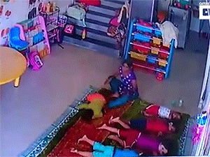 Kinh hoàng bé 9 tháng tuổi ngày đầu đi học bị cô giáo tát, ném, đánh đến nứt hộp sọ