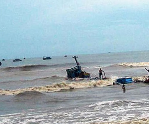4 thuyền viên được cứu trong vụ chìm tàu