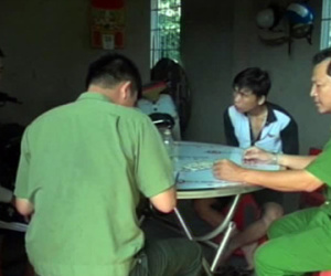 Bắt kẻ ngáo đá đâm trọng thương một phụ nữ