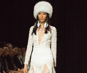 Hoàng Thùy làm cô dâu du mục trên sàn catwalk