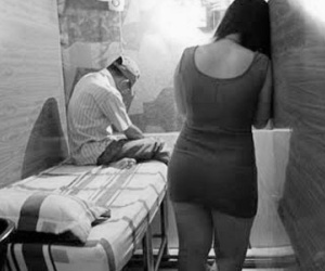 Nữ tiếp viên hé lộ bí mật trong quán cắt tóc không một sợi tóc