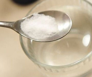 Bác sĩ cảnh báo tác hại khôn lường khi súc miệng nước muối không đúng cách