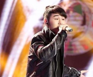 Chàng trai hát giọng nữ gây náo loạn "Sing My Song" là ai?