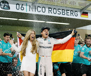 Nico Rosberg lần đầu tiên vô địch F1 thế giới
