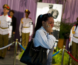 Dân Cuba nghẹn ngào từ biệt lãnh tụ Fidel Castro