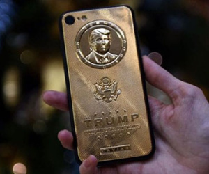 Donald Trump từ chối "lên đời" smartphone