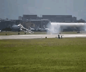 Hạ cánh lỗi, phi công Su-35 suýt phá hủy máy bay