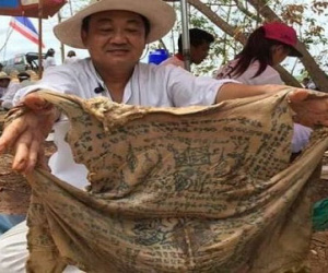 Hài cốt ông lão "mình đồng da sắt" Thái Lan gây sửng sốt