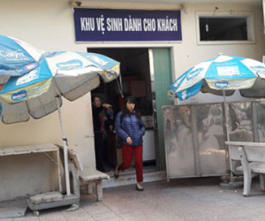 Nhà vệ sinh bệnh viện: Ngã ngửa với hành vi của các "thượng đế"