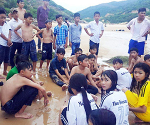 Nhóm thầy giáo Đại học An ninh cứu 3 học sinh đuối nước